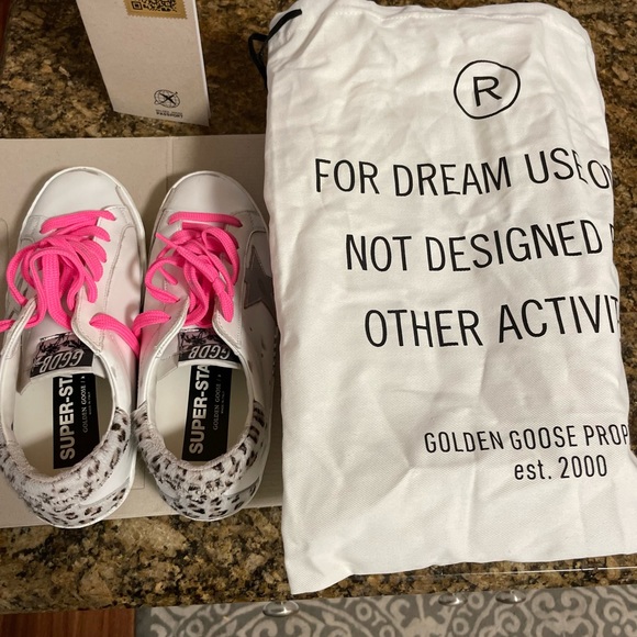 New Golden Goose with everything included. - Picture 3 of 3